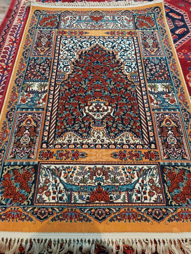 قالیچه ۱/۵*۱ ابریشمی کرامتیان