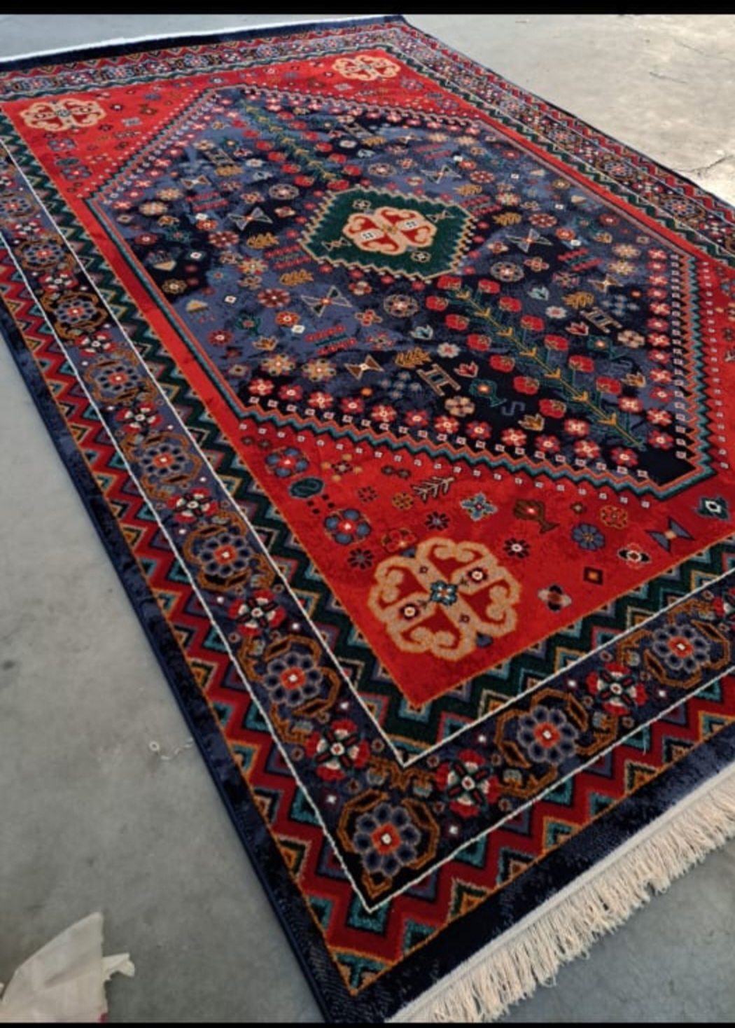 فرش گروه شاهسون، طرح ستاره کویر یزد، ابعاد 2.30x1.5 متر